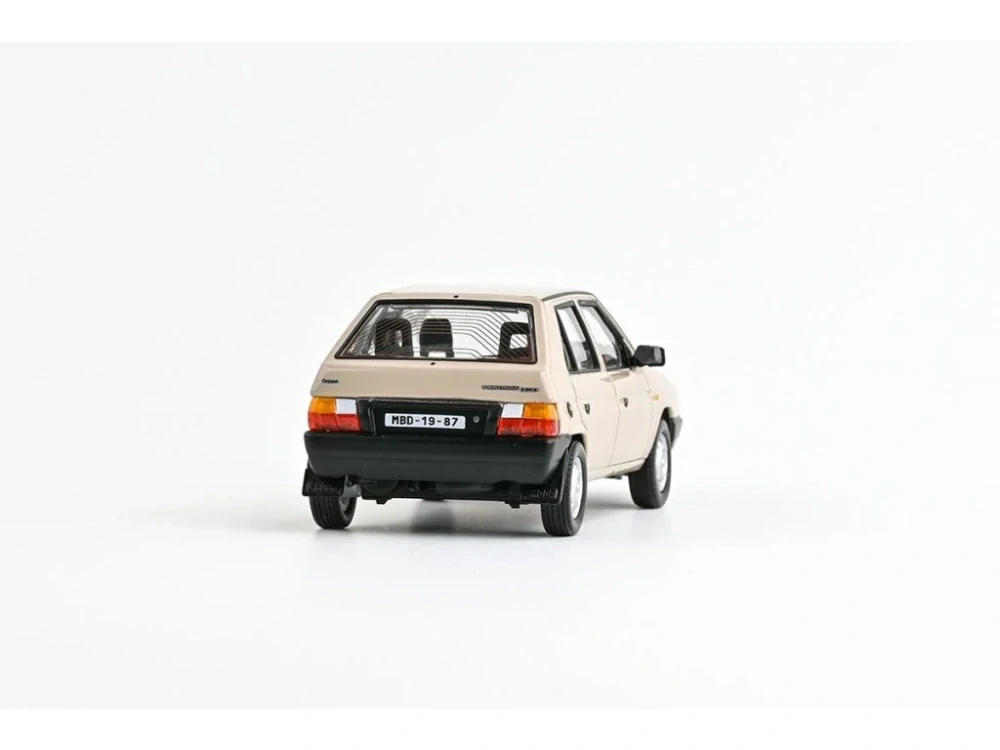 Škoda Favorit 136L (1988) - Béžová 1:43 Abrex