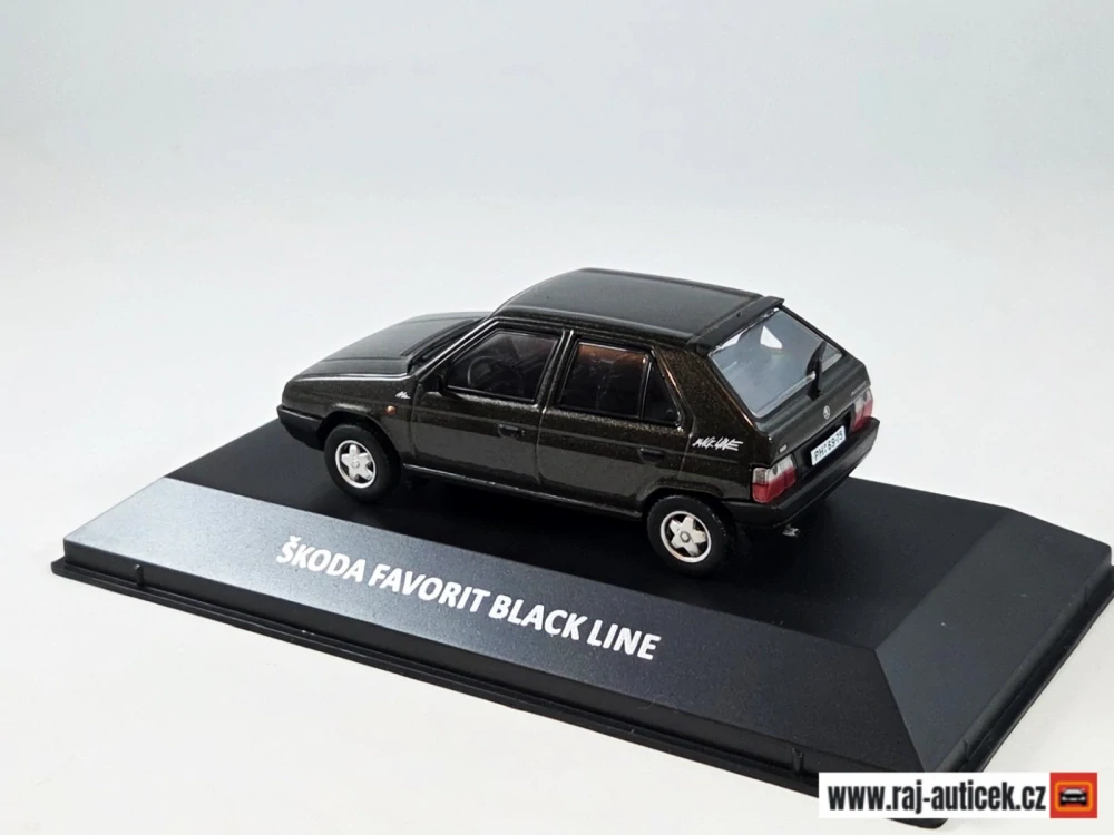Škoda Favorit Black Line 1:43 DeAgostini časopis s modelem