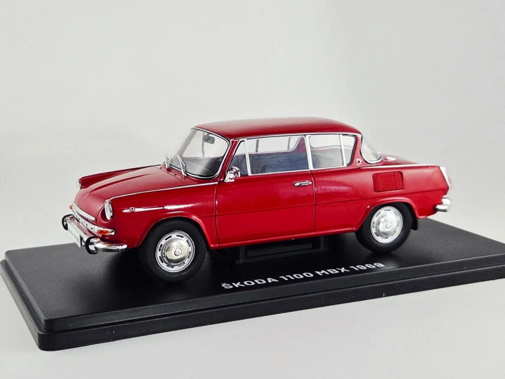 Škoda 1000 MBX 1:24 časopis Nadčasové Ikony no.11 s modelem