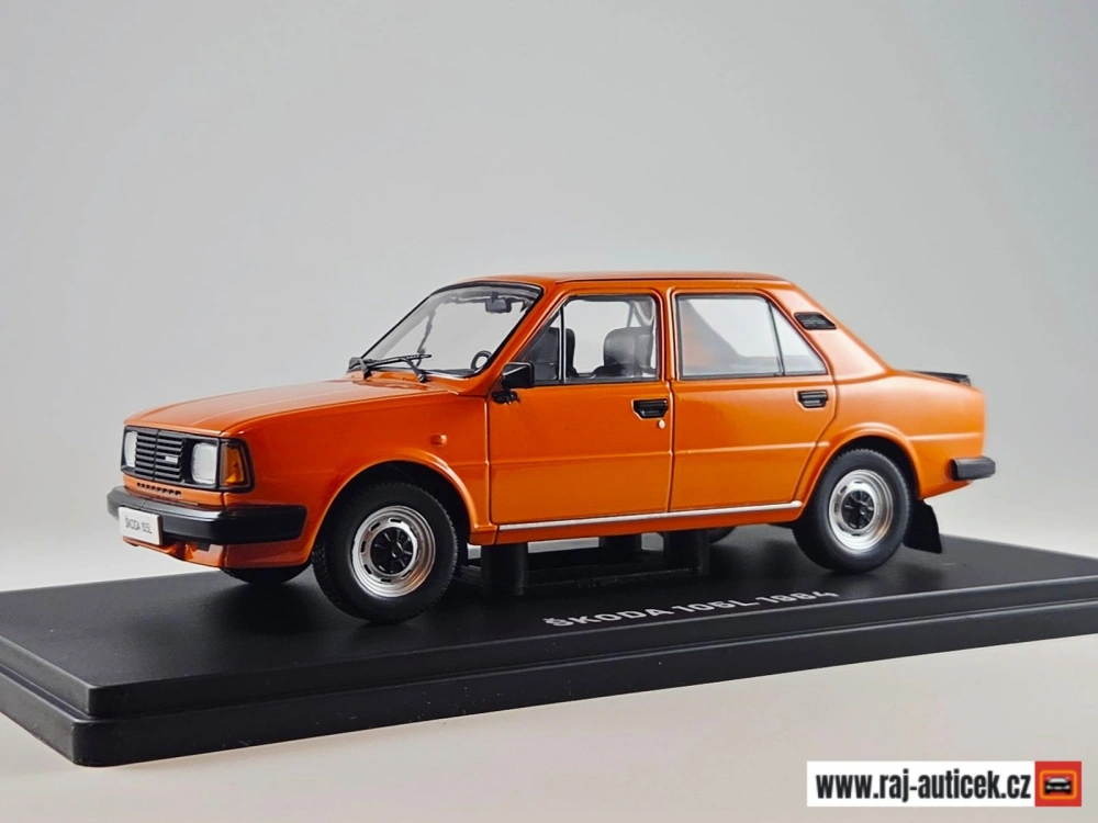 Škoda 105 L 1:24 časopis Nadčasové Ikony s modelem