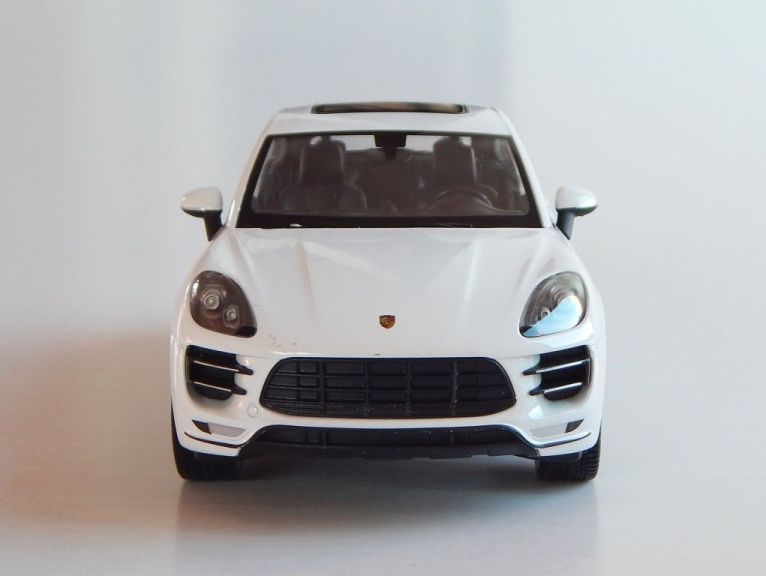Porsche Macan Turbo 1:24 Welly