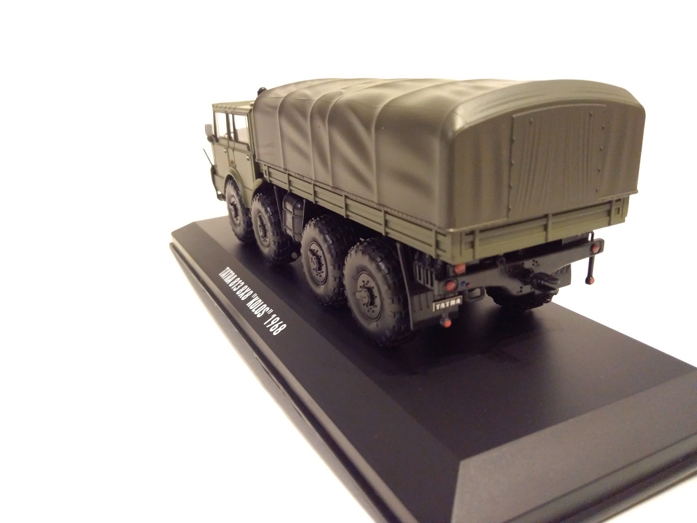 Tatra 813 Kolos 1:43 IXO