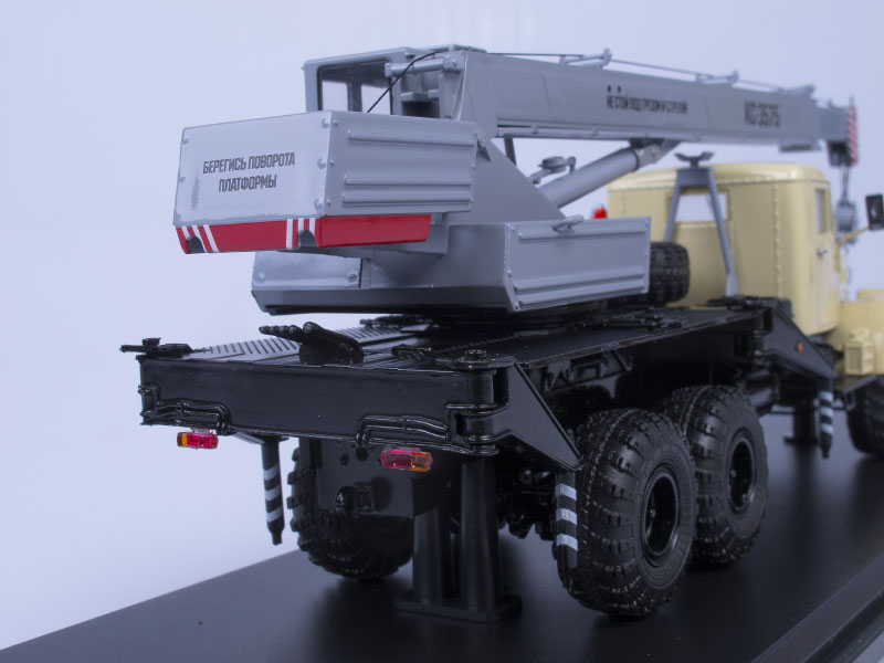 KrAZ 255B jeřáb 1:43
