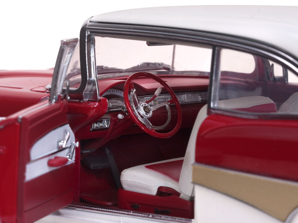 Ford Fairline 500 HardTop 1:18 Sunstar