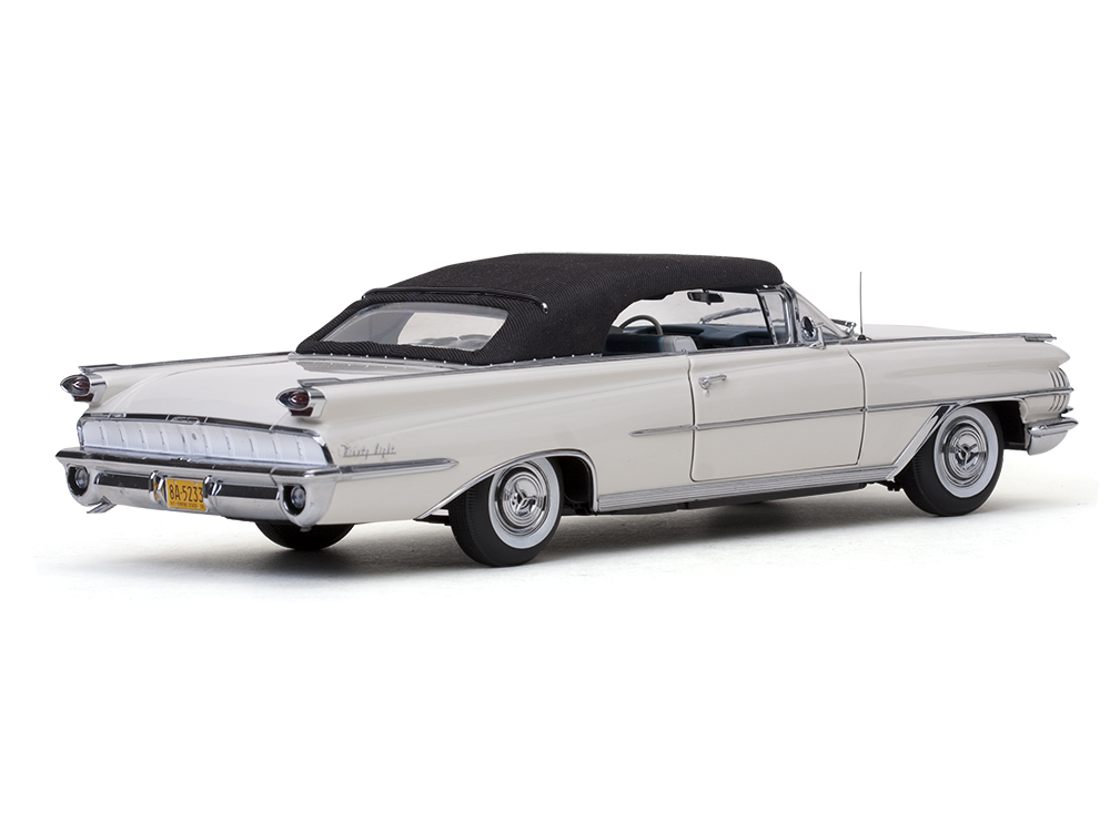 Oldsmobile 98 Convertible 1:18 Sun Star