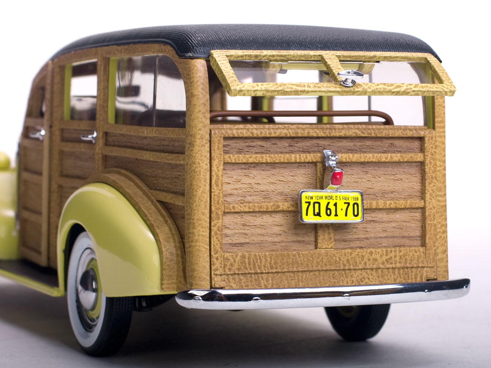 Chevrolet Woody Station Wagon 1:18 Sun Star