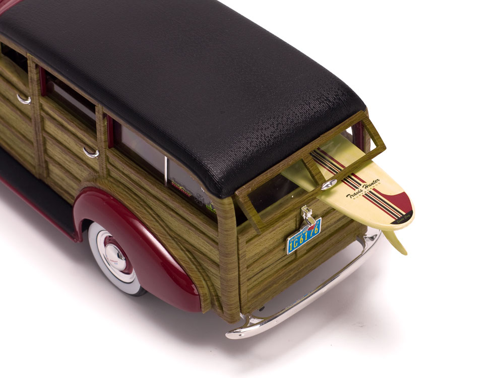 Chevrolet Woody Surf Wagon 1:18 Sun Star
