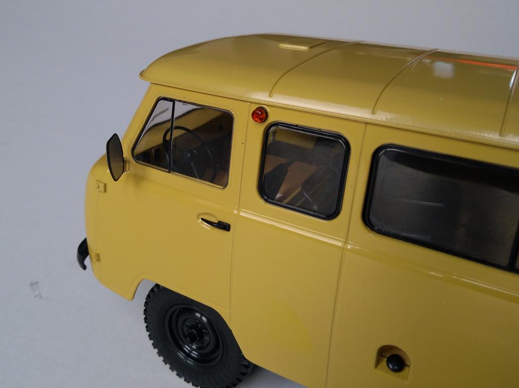 UAZ 452V Minibus (2206) 1:18 Premium ClassiXXs