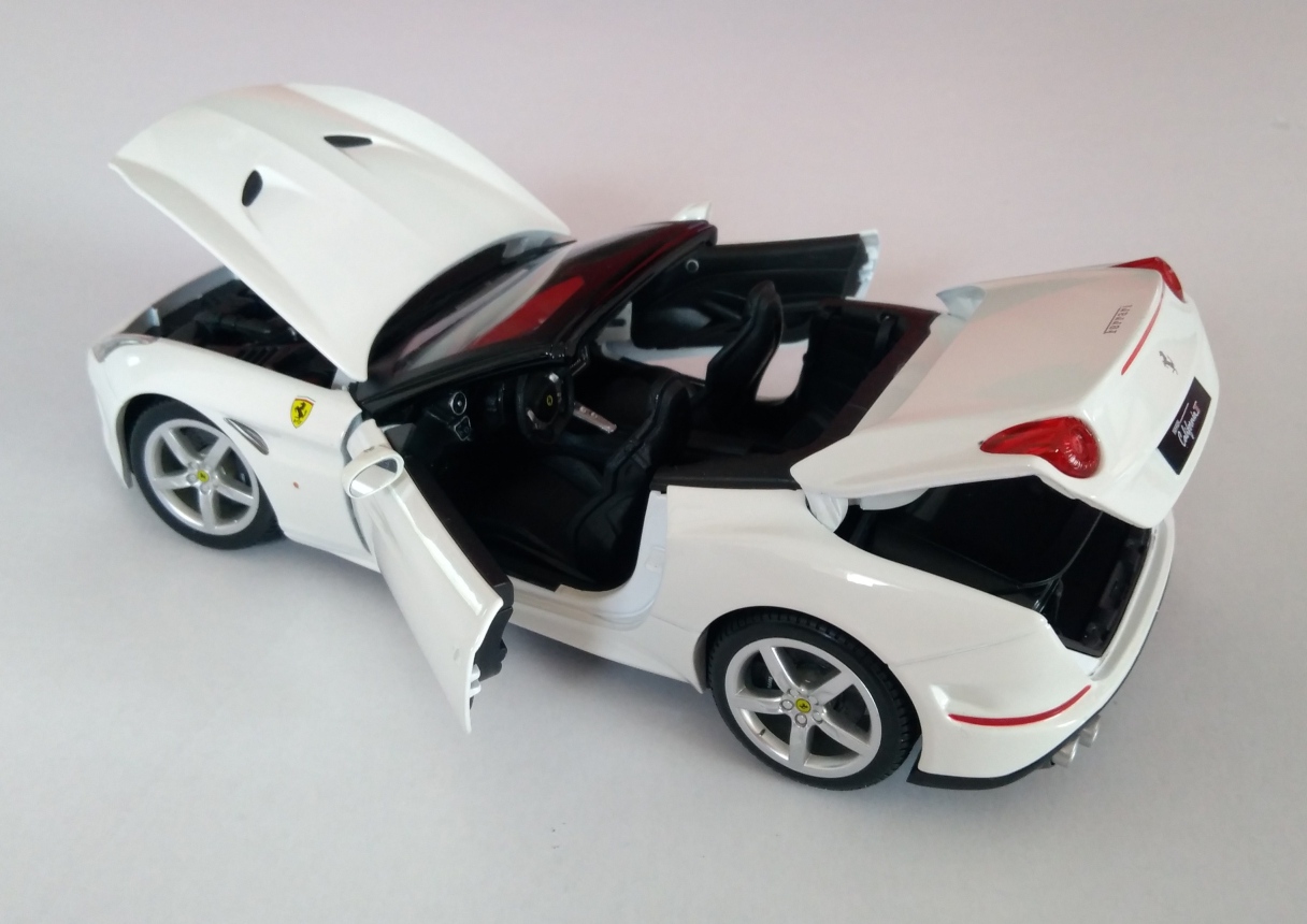 Ferrari California T 1:18 Maisto