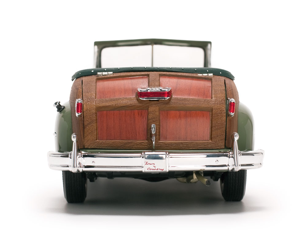 Chrysler Town & Country 1:18 Sun Star