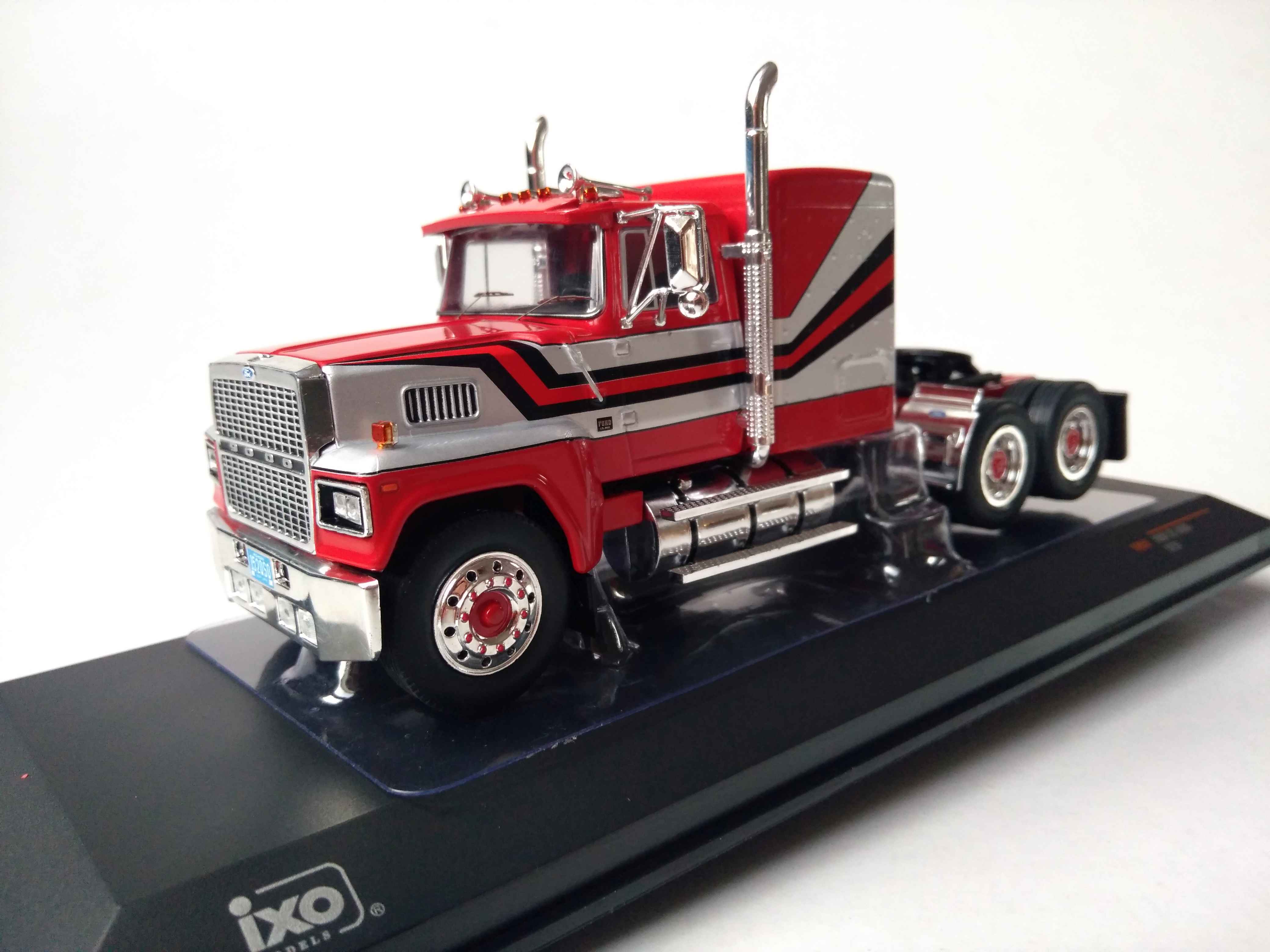 Ford LTL-9000 1:43 IXO