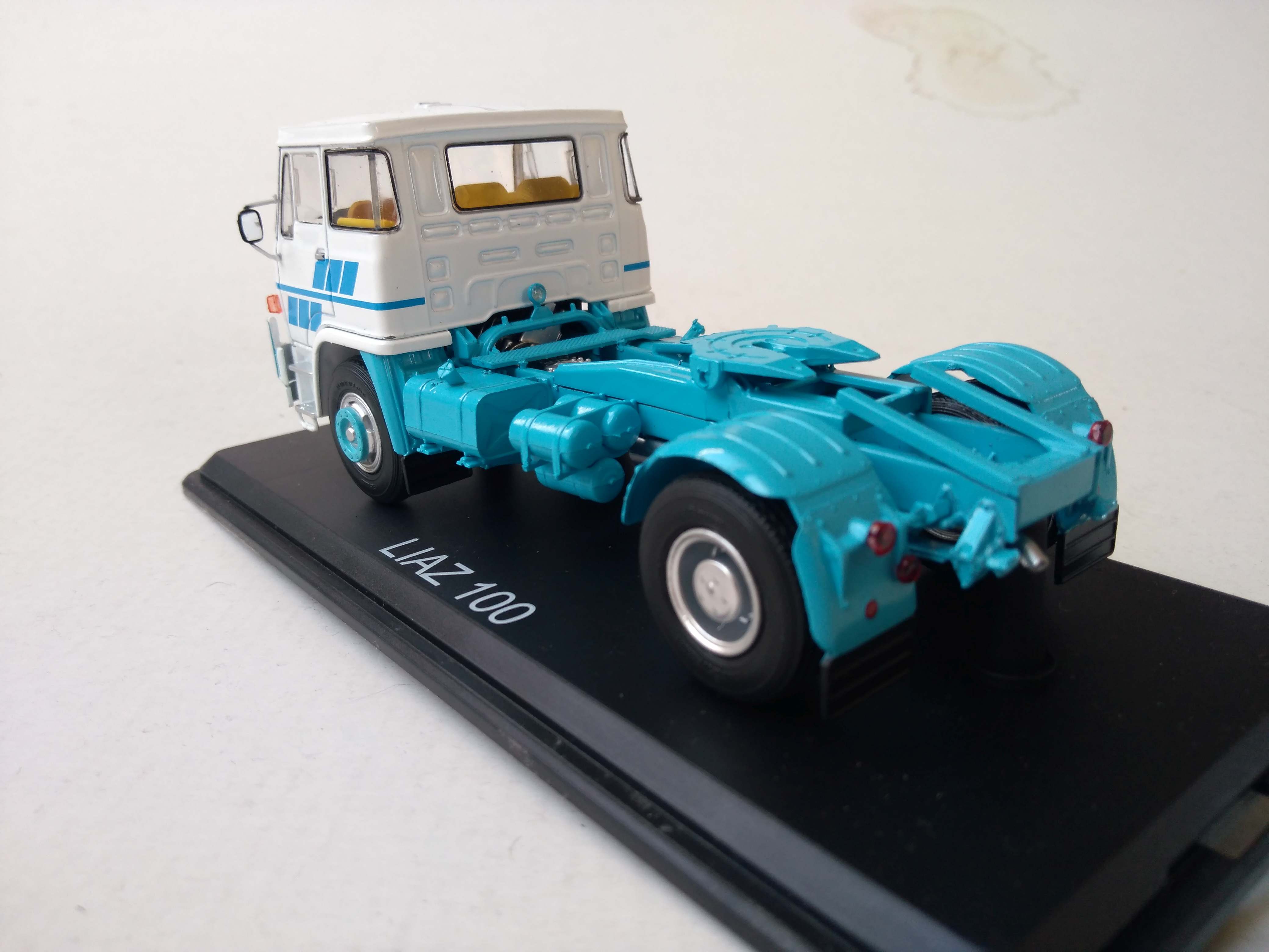 LIAZ 100 tahač modrobílý 1:43 SSM