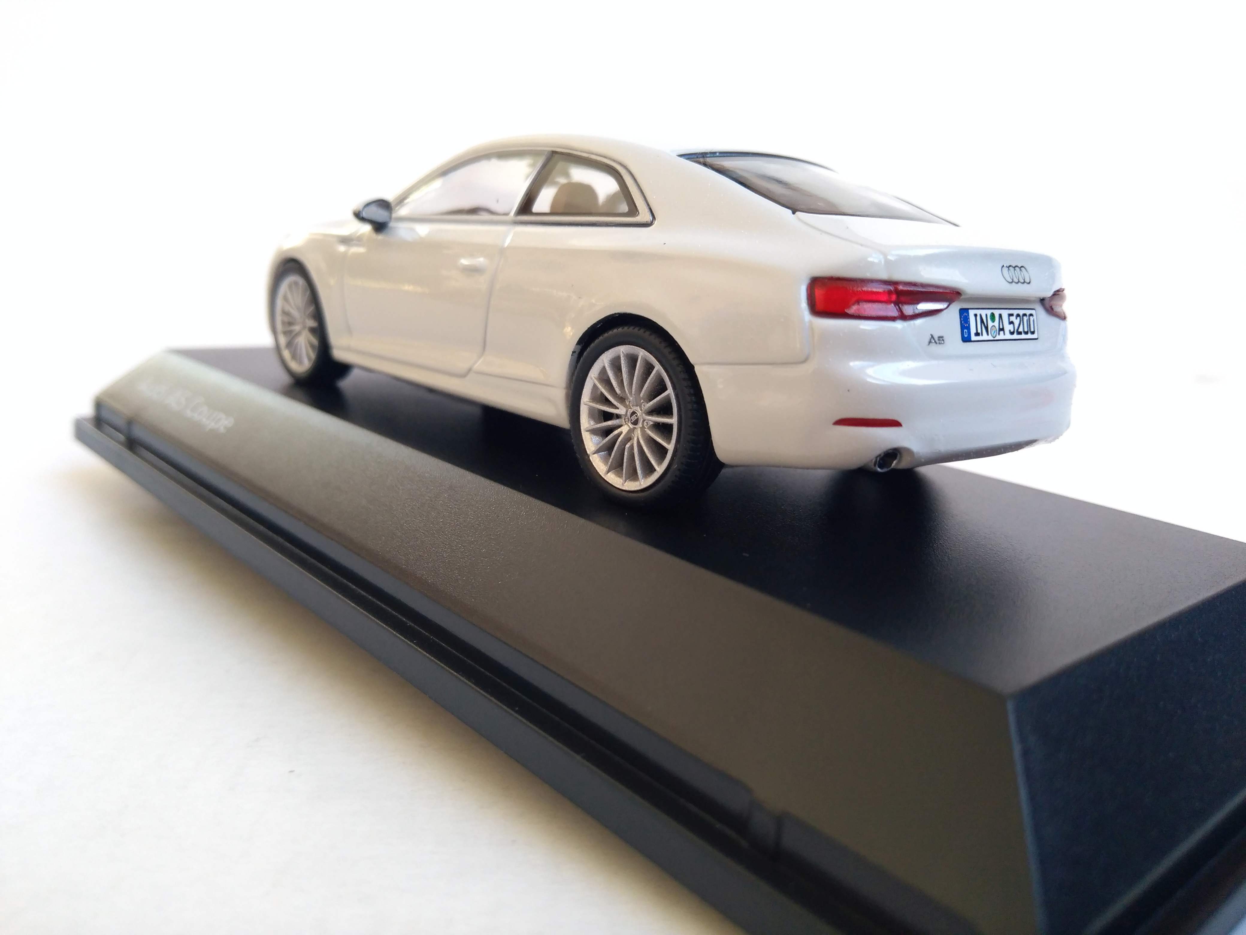 Audi A5 Coupé 2016 1:43 iscale