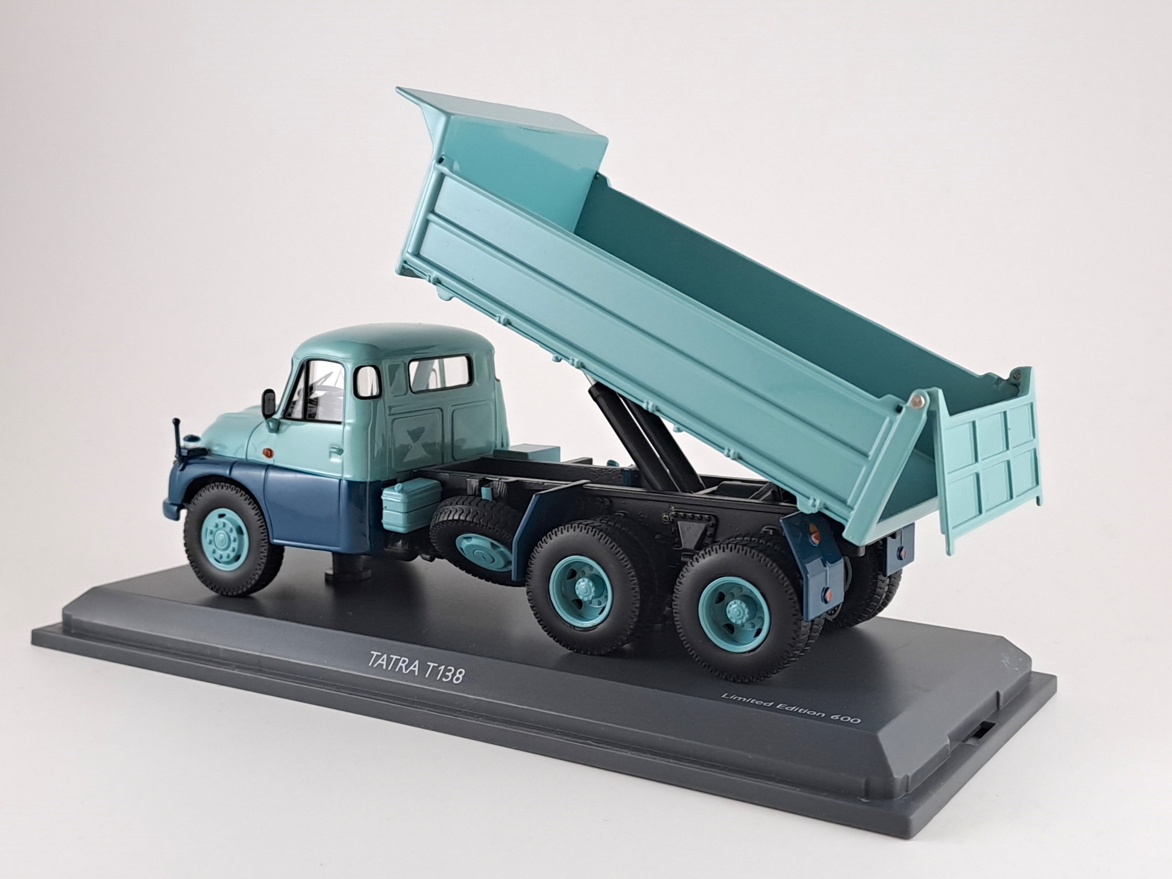 Tatra T138 valník modrozelený BAZAROVKA 1:43 Schuco