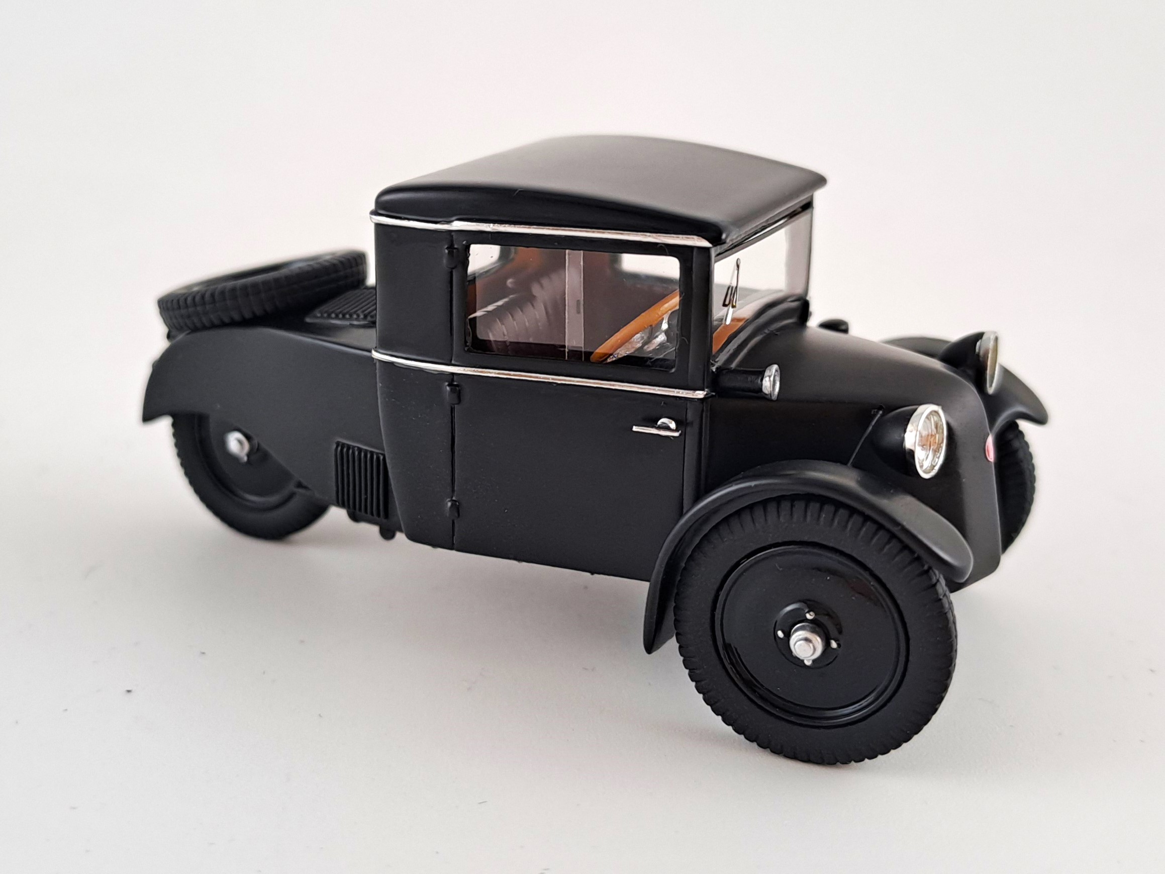Tatra 49 osobní 1:43 AutoCult