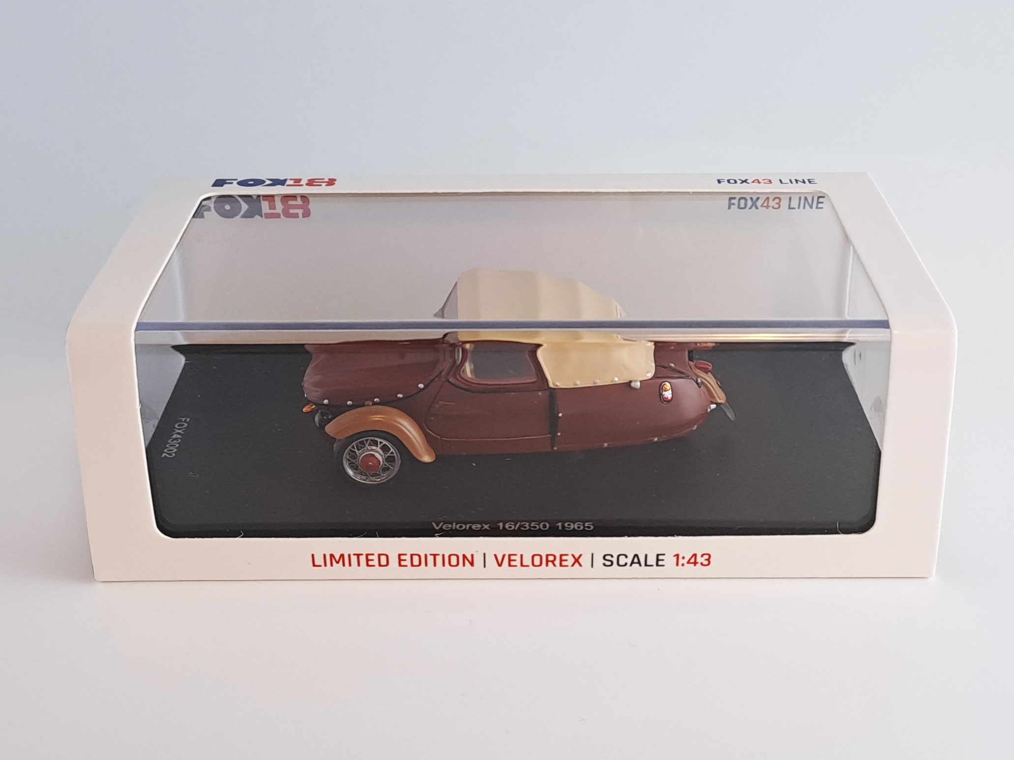 Velorex 16/350 zavřená střecha 1:43 Spark