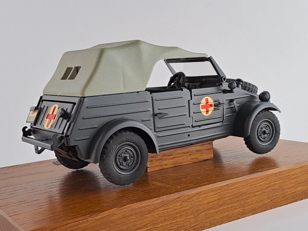 VW 82 Kübelwagen ambulance 1:24 Gonio