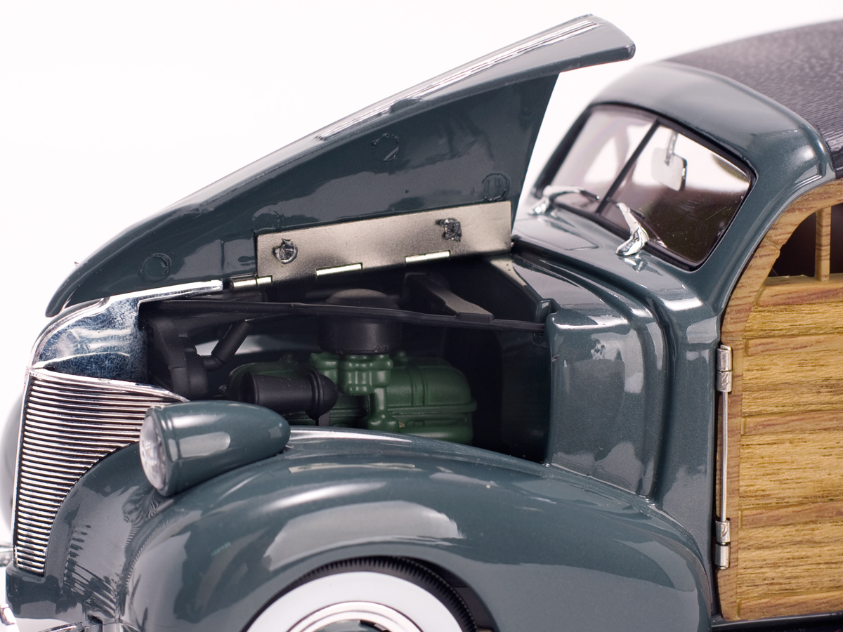 Chevrolet Woody Surf Wagon 1:18 Sun Star