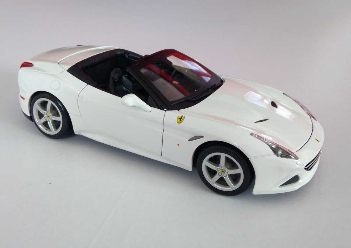 Ferrari California T 1:18 Maisto