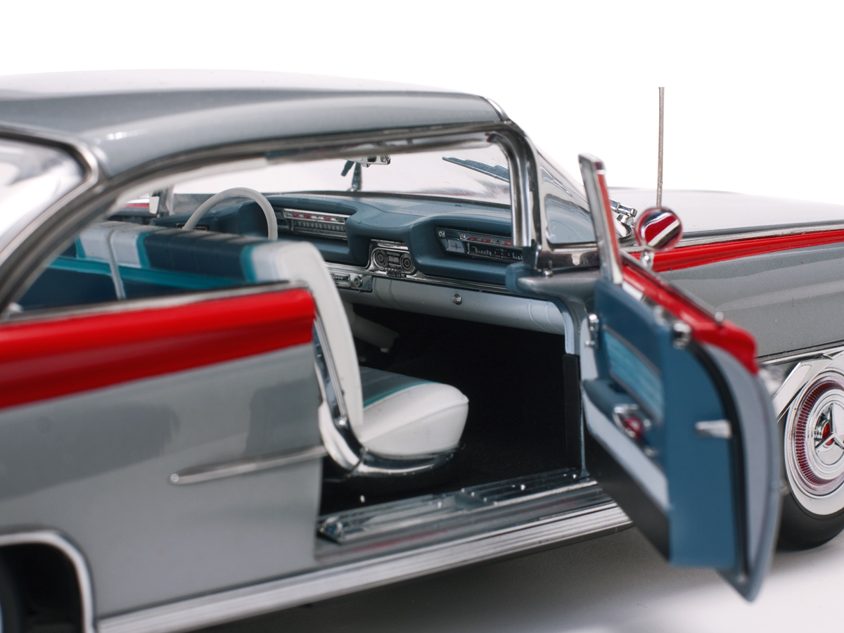 Oldsmobile 98 HardTop 1:18 Sun Star