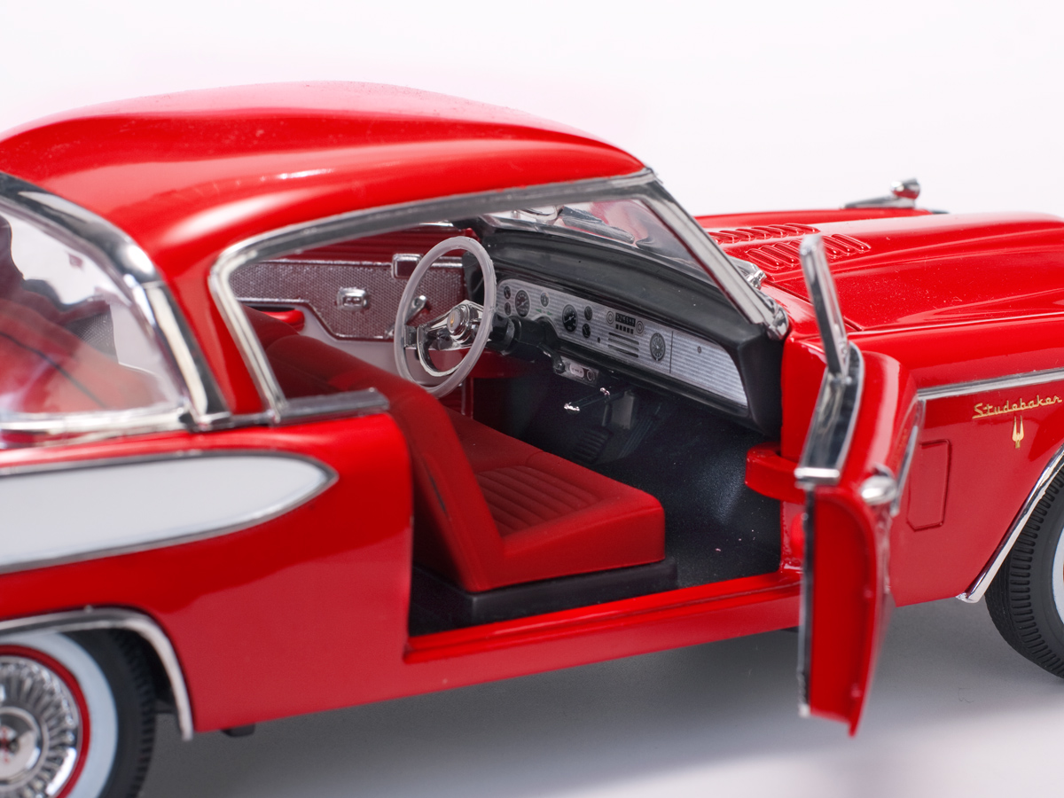 Studebaker Gold Hawk 1:18 Sun Star
