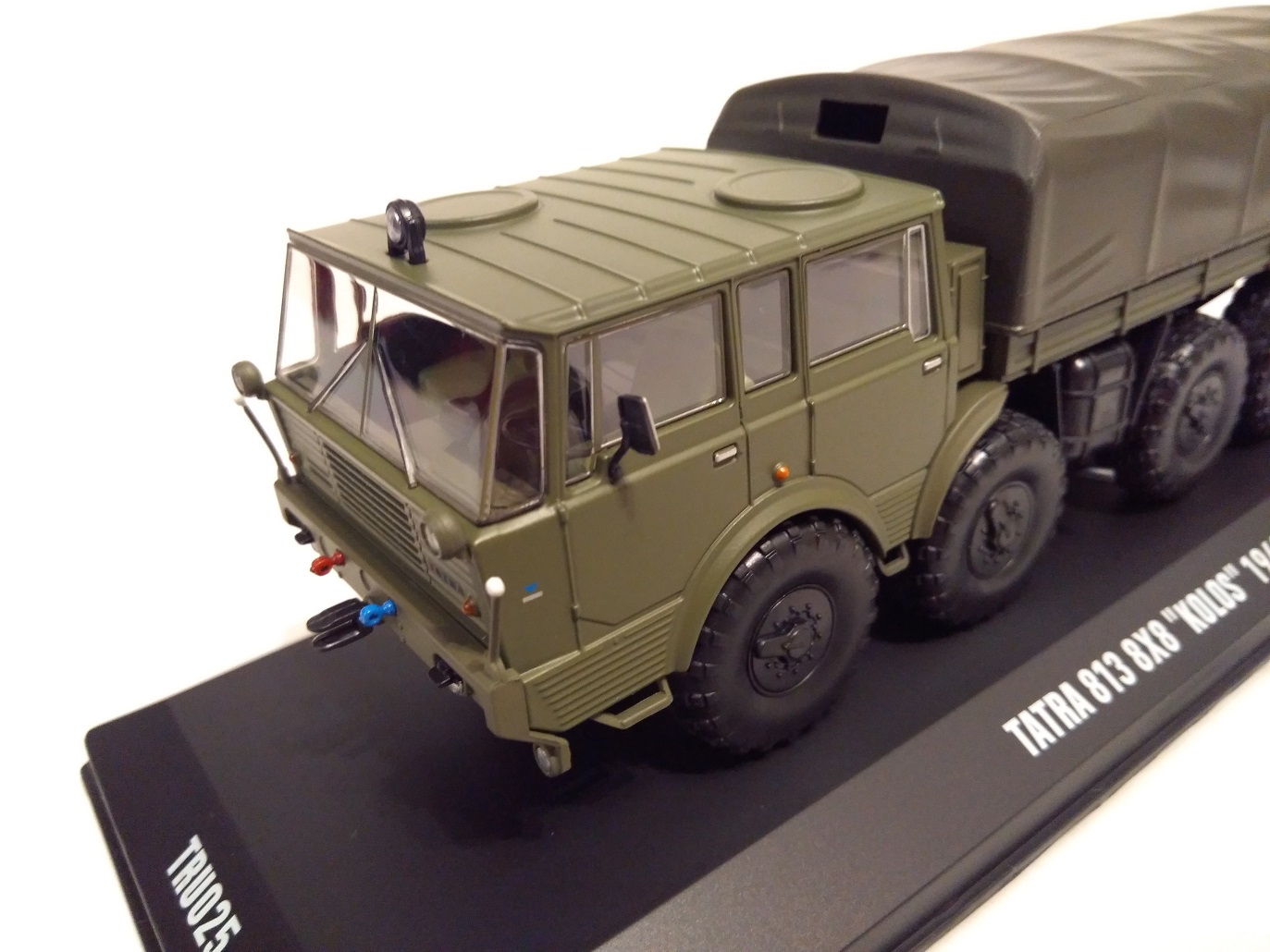 Tatra 813 Kolos 1:43 IXO