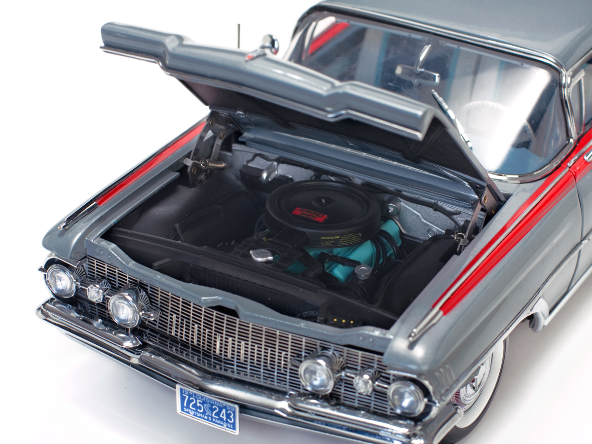 Oldsmobile 98 HardTop 1:18 Sun Star