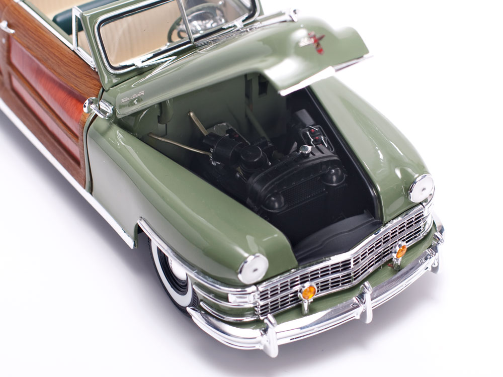 Chrysler Town & Country 1:18 Sun Star