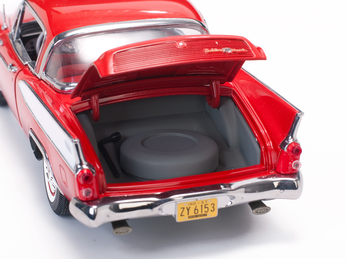 Studebaker Gold Hawk 1:18 Sun Star